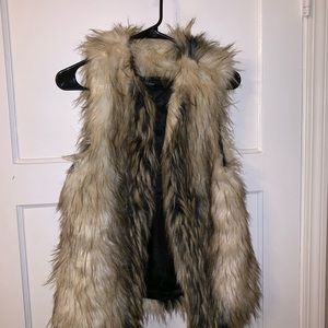 Sleeveless Beige fur vest